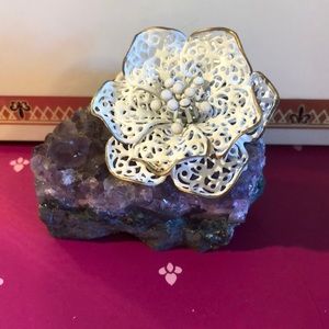 Beautiful VTG Brooch